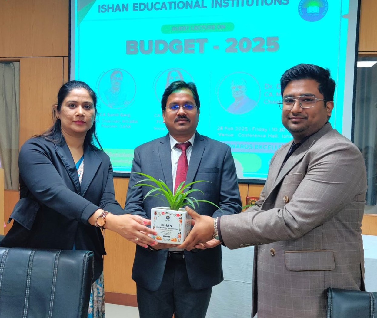 Faculty honors guest speaker during academic session at Ishan IIMT.